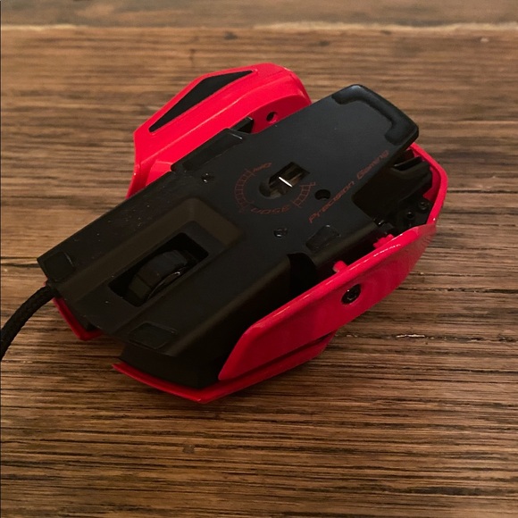 RAT.-3
Red Gaming Mouse. Tested. Working. - Picture 4 of 4
